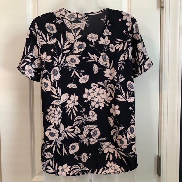 *HP* NWT! Ann Taylor Navy Floral Keyhole Blouse - Picture 3 of 7